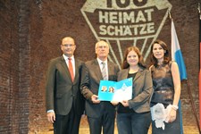 Heimatminister Albert Füracker und Kunstministerin Prof. Dr. med. Marion Kiechle prämieren 100 Heimatschätze